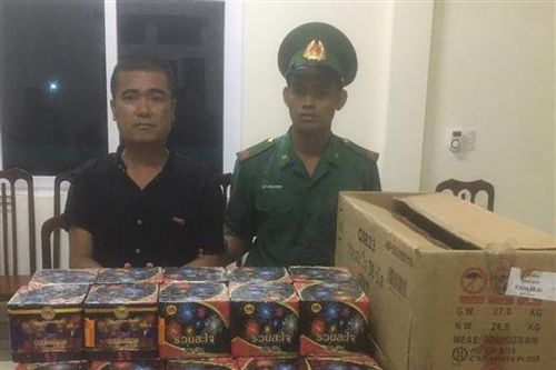 Bắt giữ đối tượng vận chuyển 65 kg pháo hoa tại khu vực biên giới