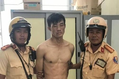 Kẻ trộm dùng dao tấn công công an khi bị vây bắt ở quận Thủ Đức