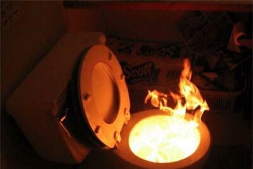 Hài hước những bồn cầu sáng tạo nhất TG, 'đi' một lần cạch tới già