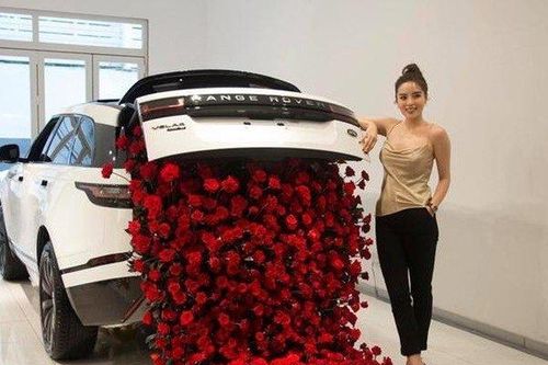 Bóc giá siêu xe mới tậu của nàng hậu nhiều thị phi Nguyễn Cao Kỳ Duyên