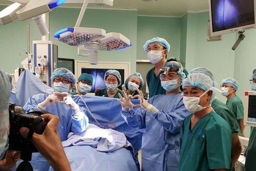 Bác sĩ hạnh phúc khi tách thành công hai bé gái song sinh dính nhau