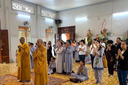Đồng Tháp : Chùa Tâm Thành cúng dường 9 trường hạ
