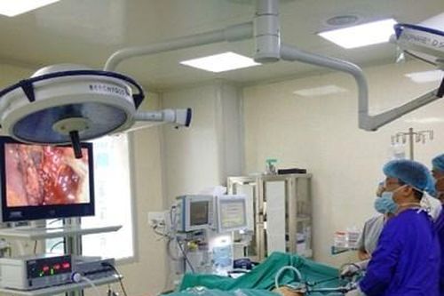 Hóc xương cá gây nhiễm trùng ruột thừa