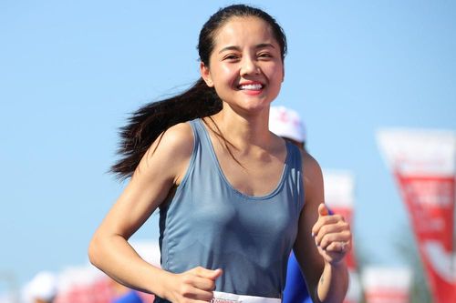 Nữ diễn viên 'Hoa hồng trên ngực trái' đoạt huy chương marathon