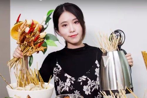 Ham kiến tiền bằng clip ăn uống, nhiều mukbanger ngộ độc, thậm chí tử vong