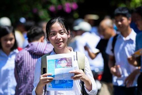 Thí sinh Hà Nội tự tin đề Ngữ văn dễ 'ăn điểm', làm thừa thời gian dù ôn 'lệch tủ'