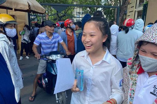 Thí sinh phấn khởi vì đề thi tiếng Anh vừa sức
