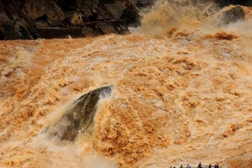 Lũ lụt nghiêm trọng, Trung Quốc dùng thuốc nổ phá đập để xả lũ ở sông Chuhe, tỉnh An Huy
