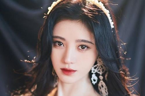 'Mỹ nữ 4000 năm' Cúc Tịnh Y bỗng gặp rắc rối vì chiếc váy 'phiên bản giới hạn'
