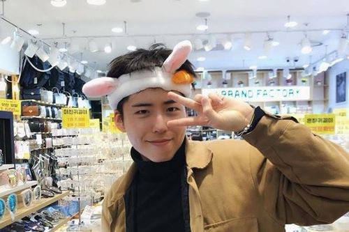 Bản sao Park Bo Gum thẩm mỹ sau khi lộ ảnh một đằng, nhan sắc một nẻo