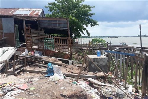 Di dời 25 hộ dân trong vùng sạt lở ở An Giang đến nơi an toàn