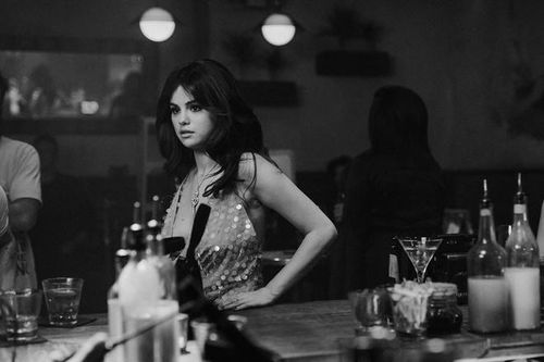 Selena Gomez tuổi 28 - gợi cảm, không còn nhớ về Justin Bieber