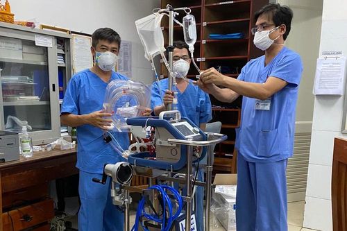 Bệnh viện Chợ Rẫy cử đội phản ứng nhanh đến Đà Nẵng điều trị COVID-19