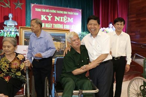 Tiếp thêm niềm vui sống cho các đồng chí thương binh nặng