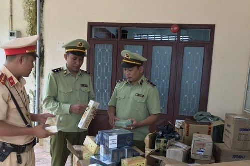 Phát hiện xe tải vận chuyển gần 1.000 bao thuốc lá nhập lậu