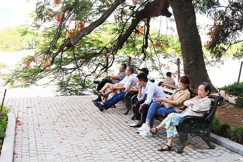 Đá hoa cương thay đổi diện mạo vỉa hè hồ Gươm