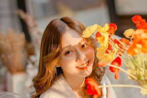Nữ sinh trường Kinh tế bị liệt cả 2 chân hài lòng với những gì mình có