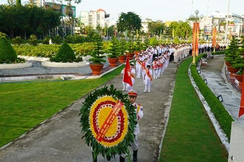 Lãnh đạo tỉnh viếng Nghĩa trang Liệt sĩ tỉnh Đồng Tháp