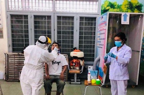 TP Hồ Chí Minh lấy mẫu xét nghiệm COVID-19 với người về từ Đà Nẵng như thế nào?
