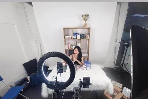 Sinh viên năm nhất kiếm 20 - 30 triệu/tháng nhờ… livestream
