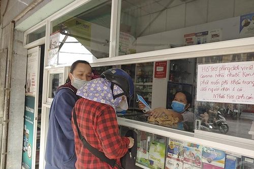 Nghệ An: Khẩu trang y tế rục rịch tăng giá khi dịch Covid-19 quay lại