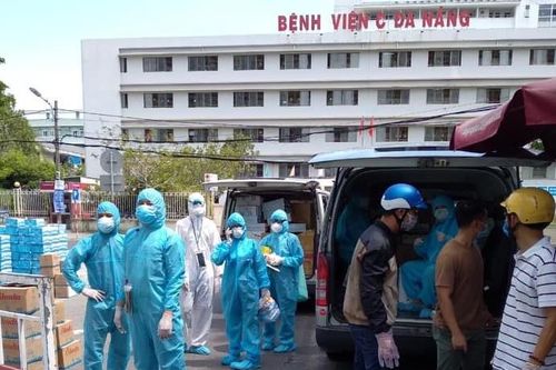 Co.opmart Đà Nẵng vừa lo bán hàng, vừa lo 'tiếp tế' các bệnh viện lớn