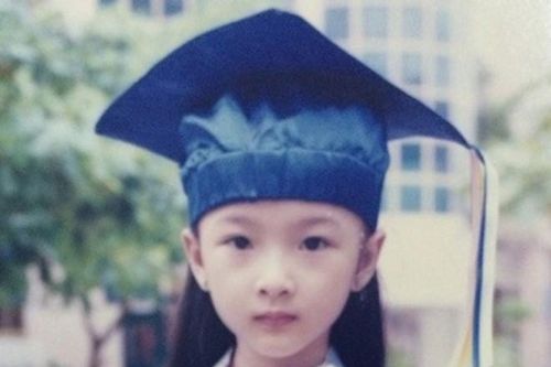 Angela Phương Trinh: Từ 'nữ hoàng thị phi' đến 'gái ngoan' của showbiz Việt
