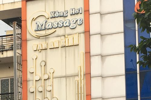 Phát hiện 3 tiếp viên massage 'tắm tiên' với khách