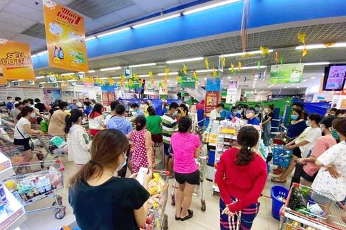 Co.opmart Đà Nẵng vừa lo bán hàng, vừa lo 'tiếp tế' các bệnh viện lớn