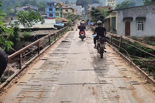 Cần sớm thi công cầu Mường Hum