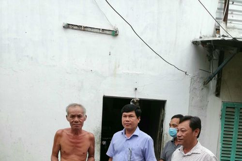 Cần Thơ: Mưa giông làm cây xanh đổ hàng loạt, 17 ngôi nhà tốc mái