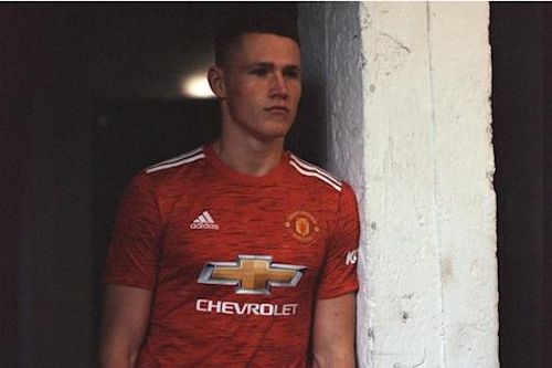 Manchester United ra mắt áo đấu sân nhà mùa tới