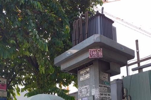 'Bao vây' bốt điện để mưu sinh