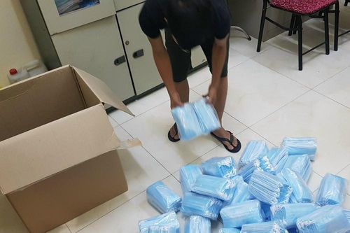 Bắt gần 600 nghìn khẩu trang không nguồn gốc 'tuồn' về Hà Nội