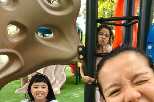 MC Minh Trang khoe dáng thon sau khi trở thành 'hot mom' bỉm sữa của 4 nhóc tì dễ thương