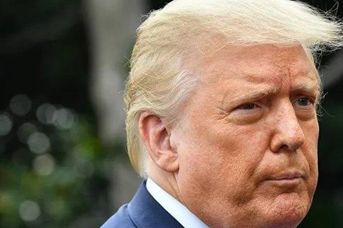 Mâu thuẫn với cấp dưới, Tổng thống Trump vẫn quả quyết Beirut 'bị tấn công'