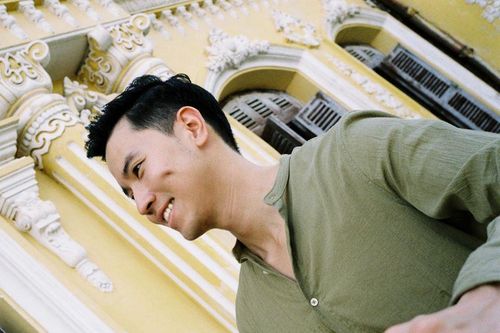 Cơ trưởng trẻ nhất Việt Nam gây xôn xao với hình ảnh bảng lương hơn 2000 tỷ/tháng