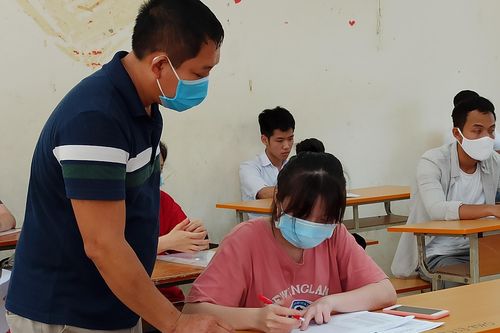 Thí sinh, giáo viên 'than' ngữ liệu đề thi Ngữ văn quá dài