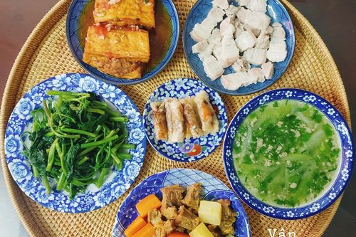 Gợi ý thực đơn cả tuần cho mâm cơm gia đình dưới 200.000 đồng