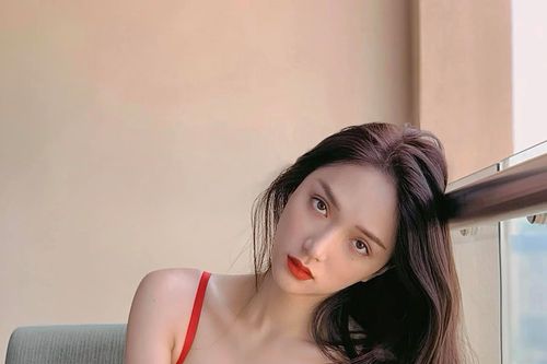 Hoa hậu Hương Giang diện bikini đẹp xuất sắc