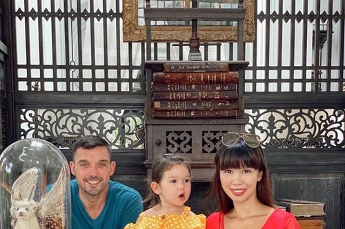 Bí quyết hạnh phúc sau 4 năm lấy chồng Tây của siêu mẫu Hà Anh