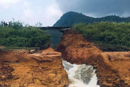Hồ chứa thủy lợi với nguy cơ tiềm ẩn 'quả bom nước' trong mùa mưa bão