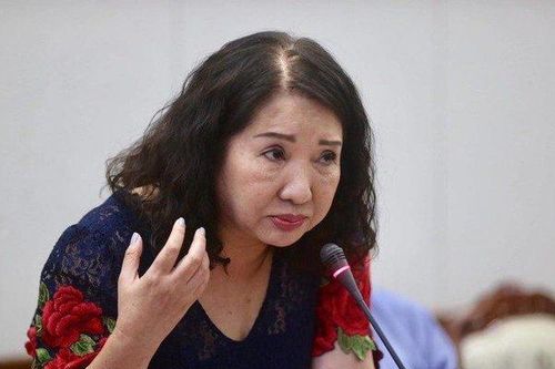 Mẹ doanh nhân Cường 'đô la' rời ghế 'nóng'