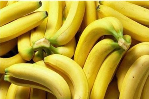 Nhìn màu sắc của cuống là biết ngay chuối bị chín ép bằng bằng thuốc diệt cỏ