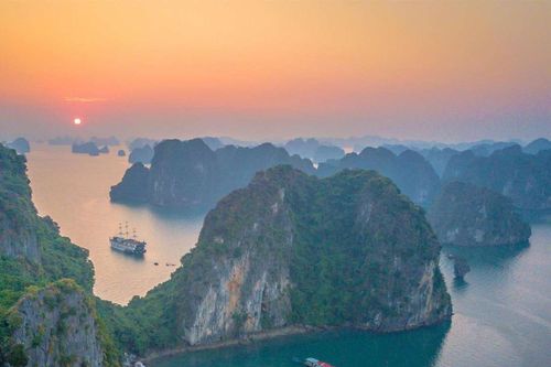 Báo Tây gợi ý vịnh Hạ Long là điểm ngắm bình minh đẹp trên thế giới