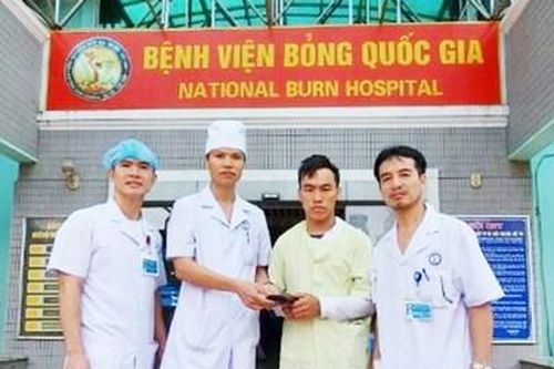 Hành động đẹp của người chiến sĩ áo trắng