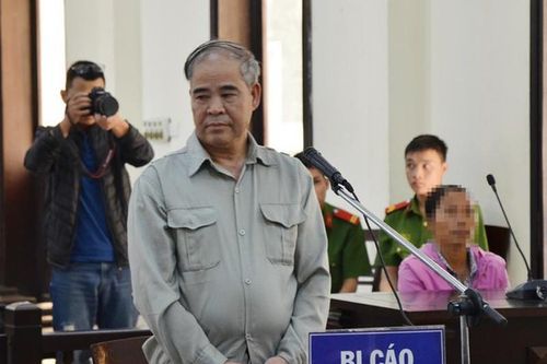 Cựu Hiệu trưởng xâm hại hàng loạt học sinh nam bị phạt 8 năm tù