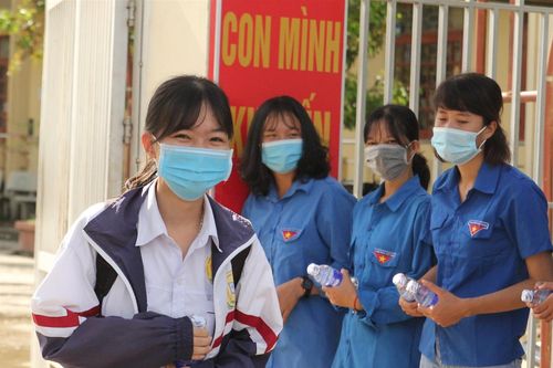 Điện Biên: Thí sinh tươi tắn rời trường thi sau bài thi môn Địa lý