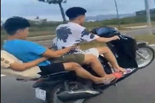 'Khoe tài' bốc đầu xe máy trên TikTok, nhiều thanh niên bị xử lý