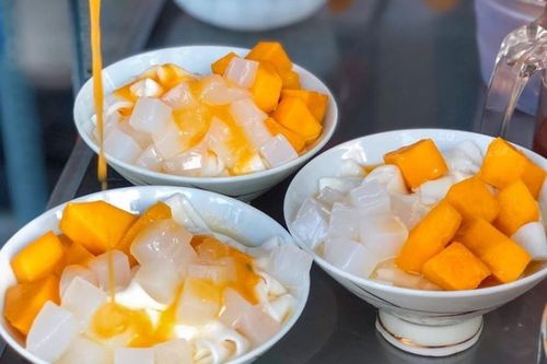 Hủ tiếu xoài và loạt món ăn vặt lạ miệng ở TP.HCM